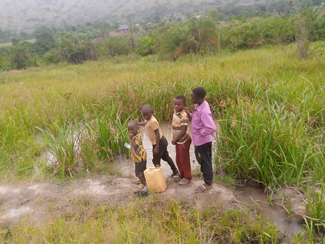 Children in the Kifumbira community